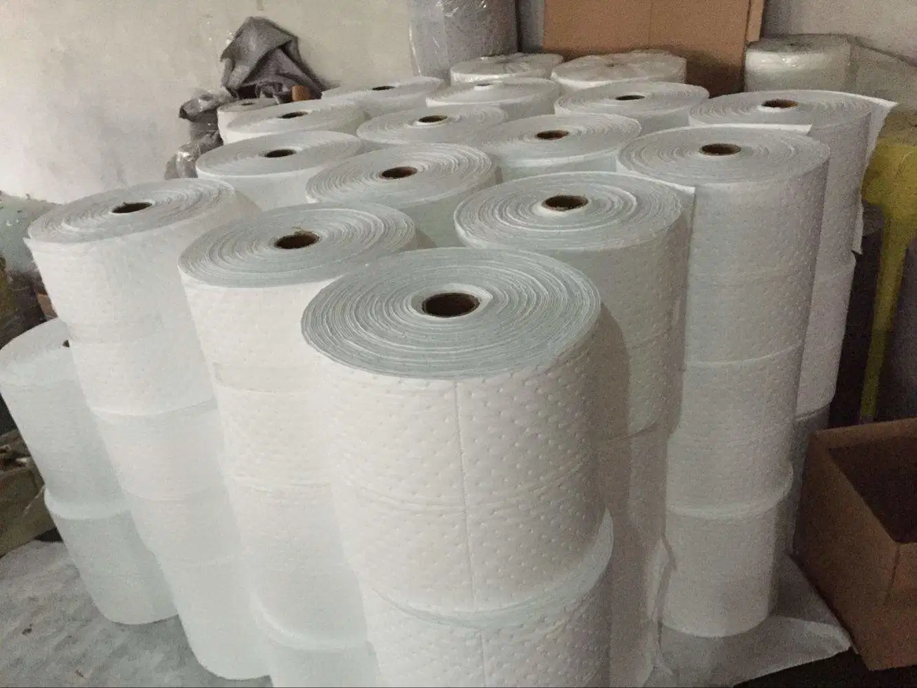 Wholesale/Supplier Super Absorbent 100% PP for Cleaning Oil Workplace Industrial Dimpled Oil Absorbent Pads