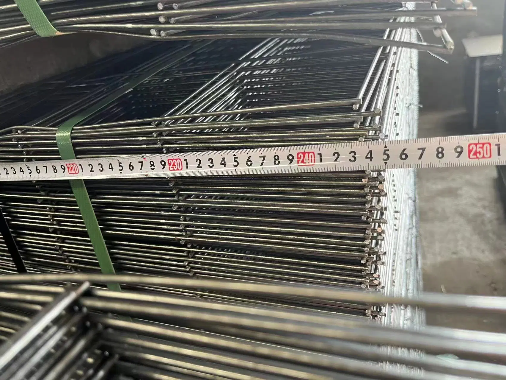 3.4mm Wire*15cm Mesh *1.22*2.44 Black Welded Wire Mesh Panel for Canada