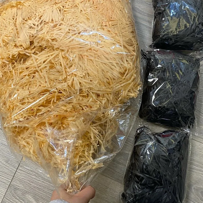 Papier kraft recyclé à finition en plis Raffia déchiqueté pour le remplissage Boîte cadeau