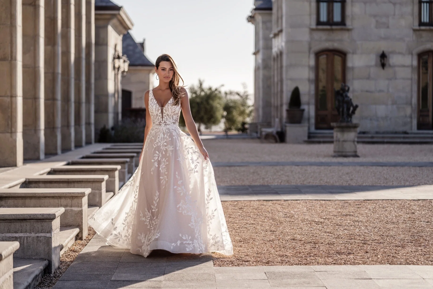 Sleeveless V Neck A-Line Beaded Lace Long Train Bridal Wedding Gown