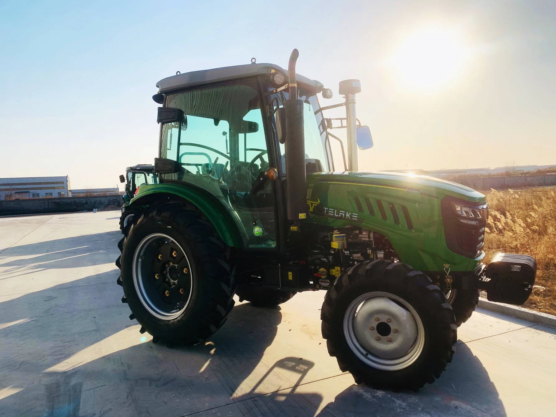 China Máquinas Agrícolas Fabricante 4WD 80HP 90HP 100CV barato Mini Roda Trator Agrícola com a pá carregadeira e retroescavadeira