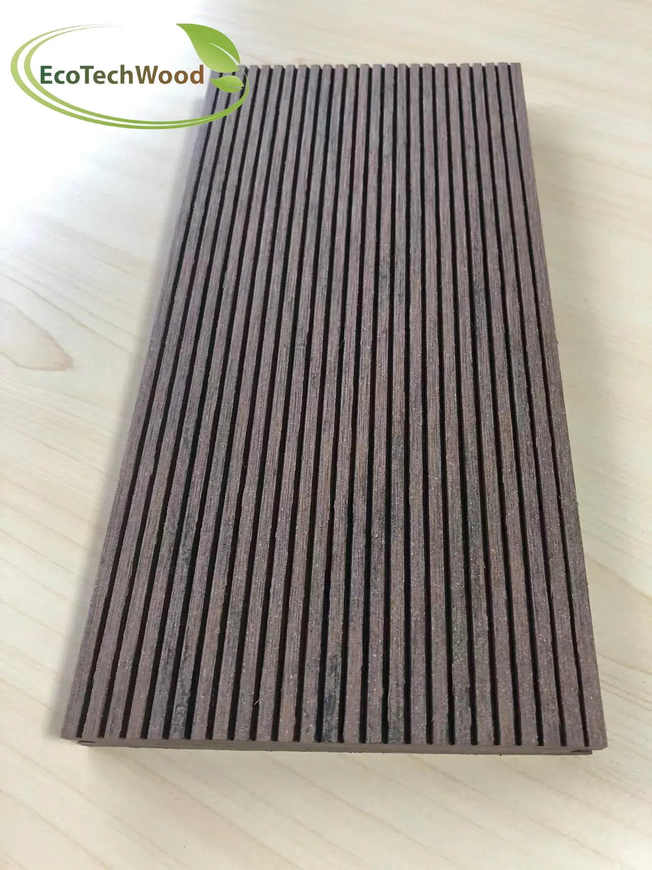 Environmentally Friendly Recyclable Wood-Plastic Composite Outdoor Floor