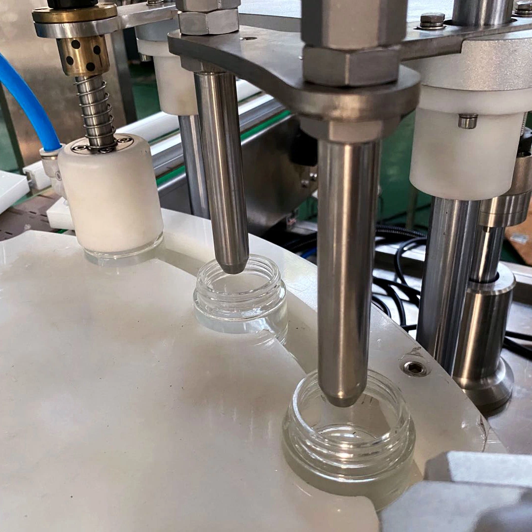 Automático de Npack crema cosmética el aceite esencial de la máquina de llenado de líquido de la jarra de cristal con control PLC