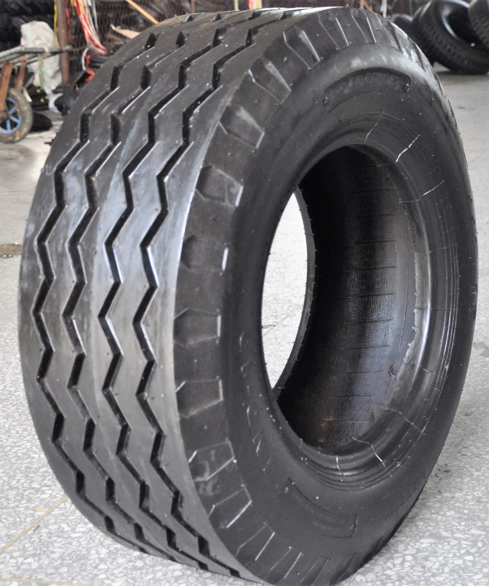 Bestselling F3 Backhoe Loader Tire Wheel Loader Tire, Truck Tire, Disc 11L-15