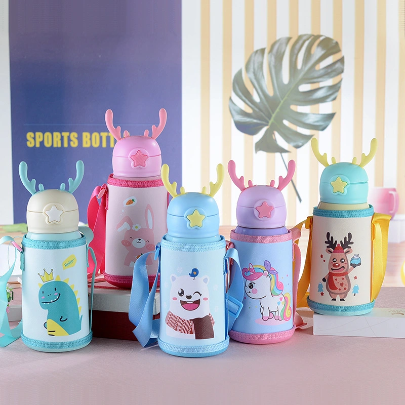 Vente en gros enfants mignon dessin animé Noël Elk hors de la coupe de voyage 316 Thermos en acier inoxydable bouteille d'eau pour enfants Avec pochette en paille 3 couvercles