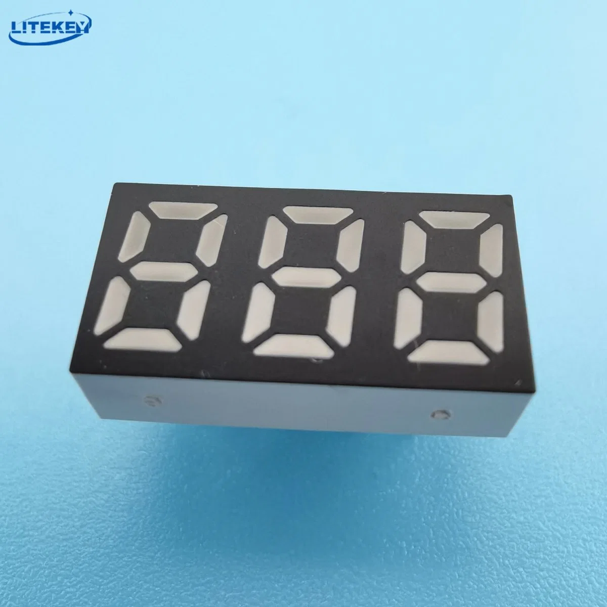 0,28 pulgadas (7 mm) Display LED de triple dígito de altura de 7 segmentos