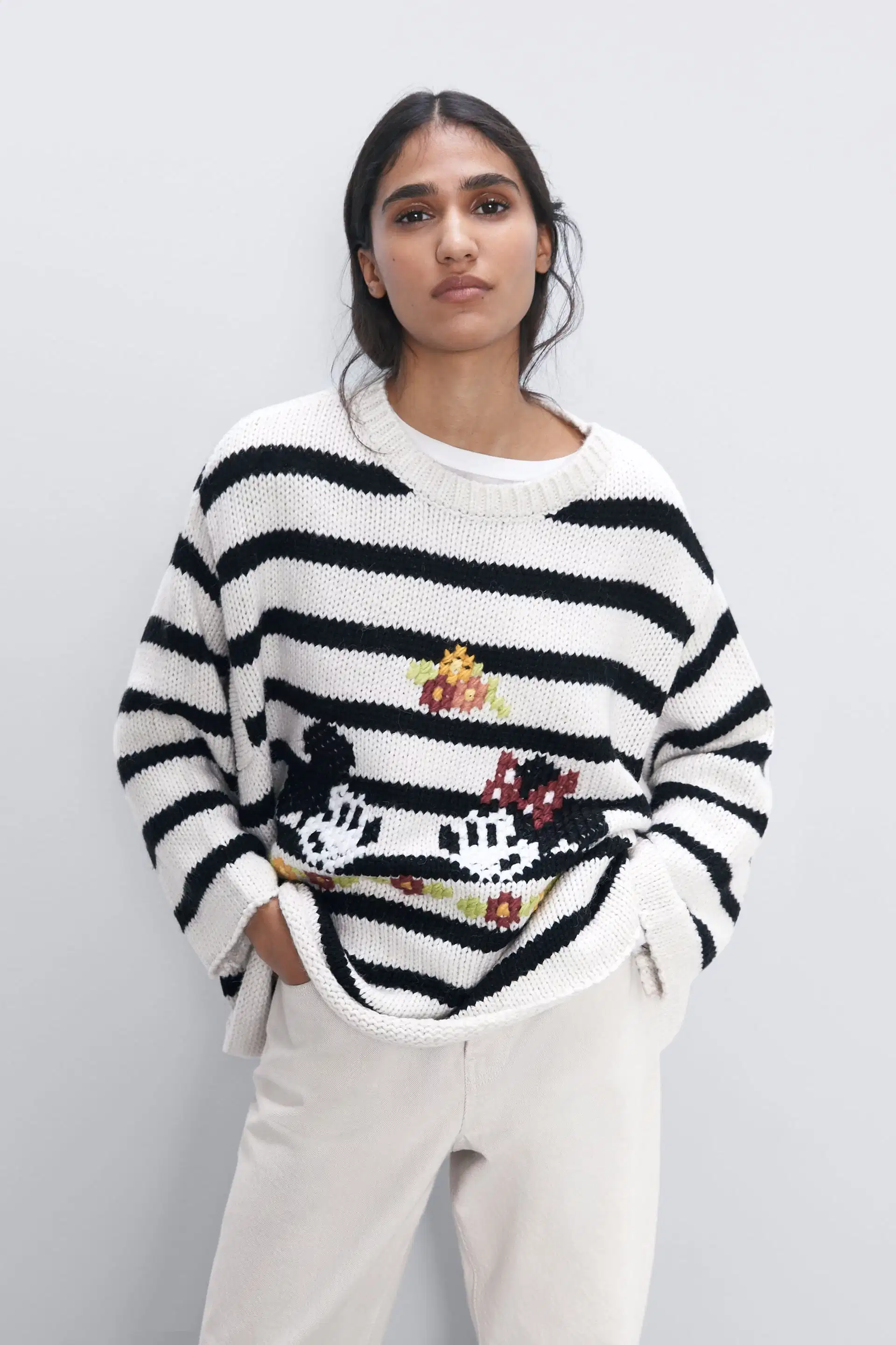 Women Heavy Sweaters Fashion Apparel with Micky Mouse