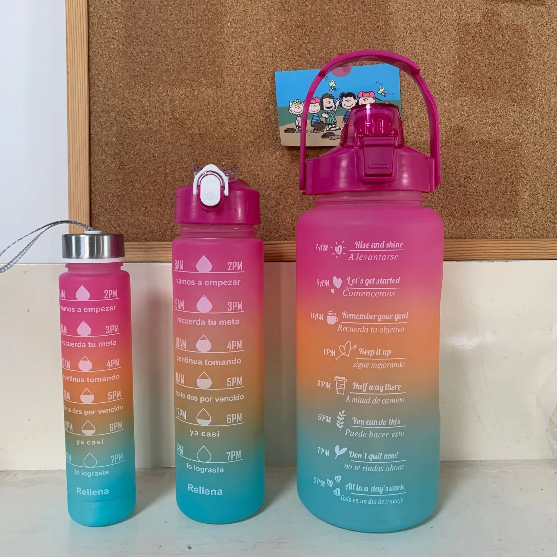 Wholesale/Supplier Custom Logo Sports Plastic Water Bottle 2000ml 900ml 300ml with Time Mark & Stickers