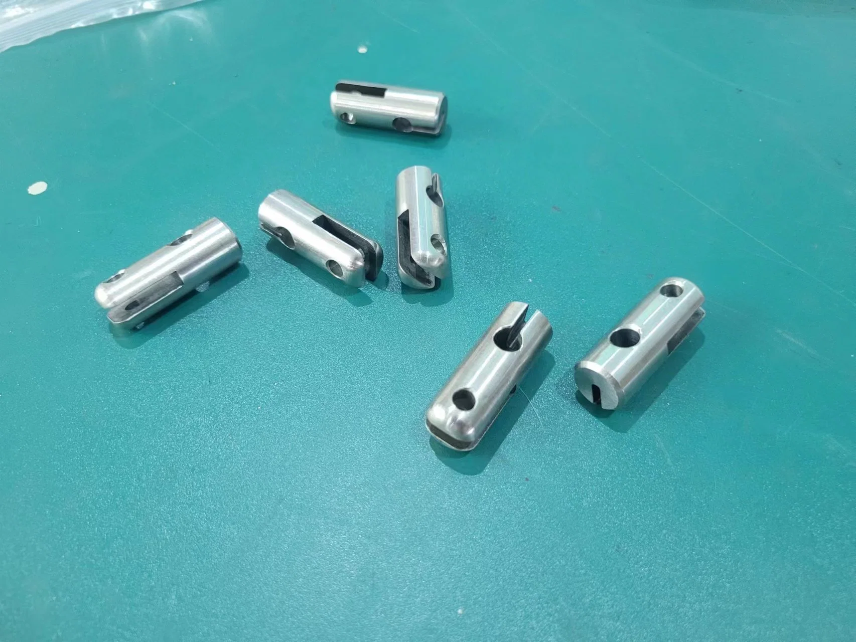 Componentes de aluminio de baja fricción para maquinaria y cojinetes