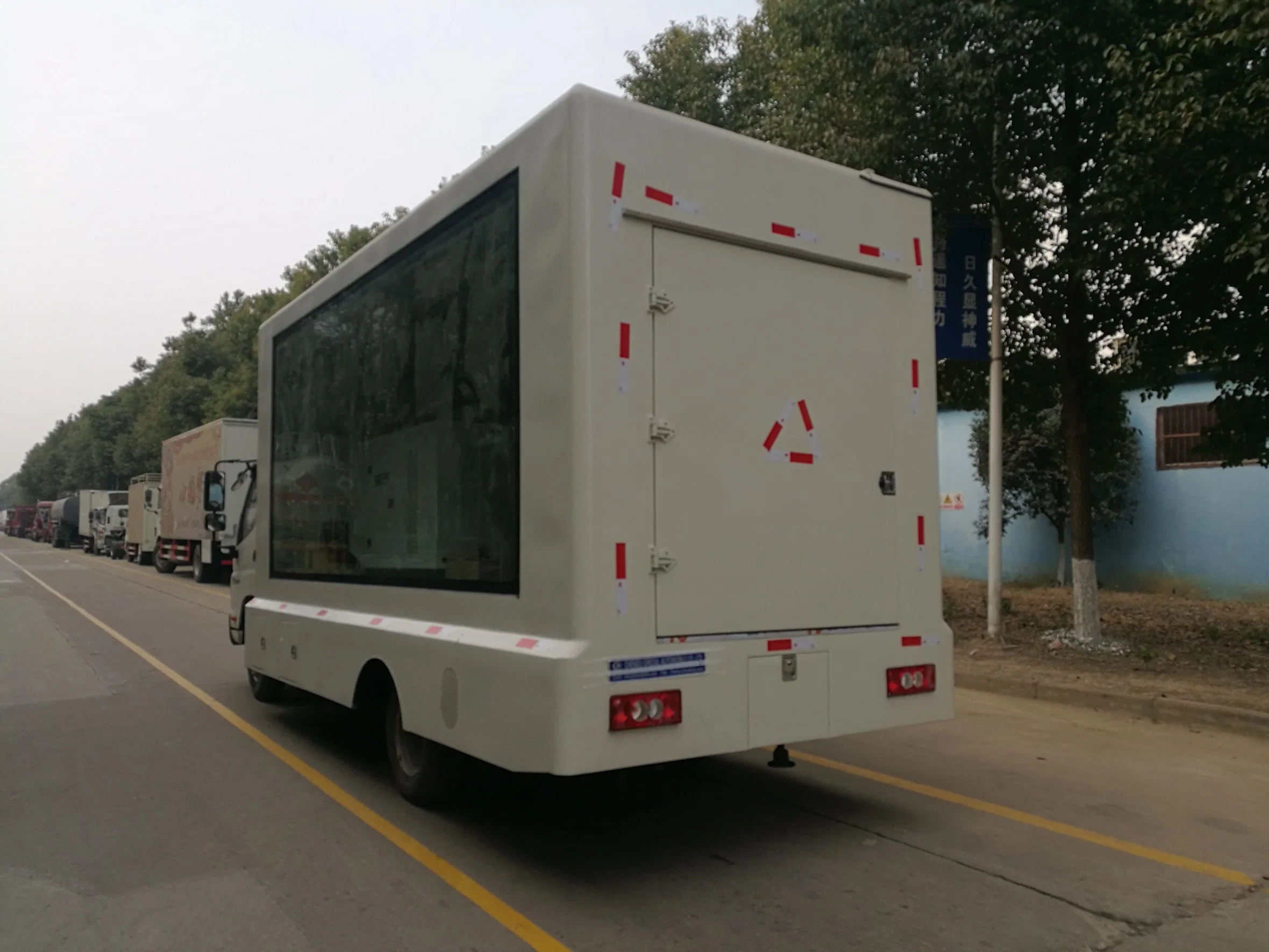 Foton High Brightness 3 Sides Full Color P4 P5 P6 Mobile LED Billboard Truck Advertisement LED Screen Price