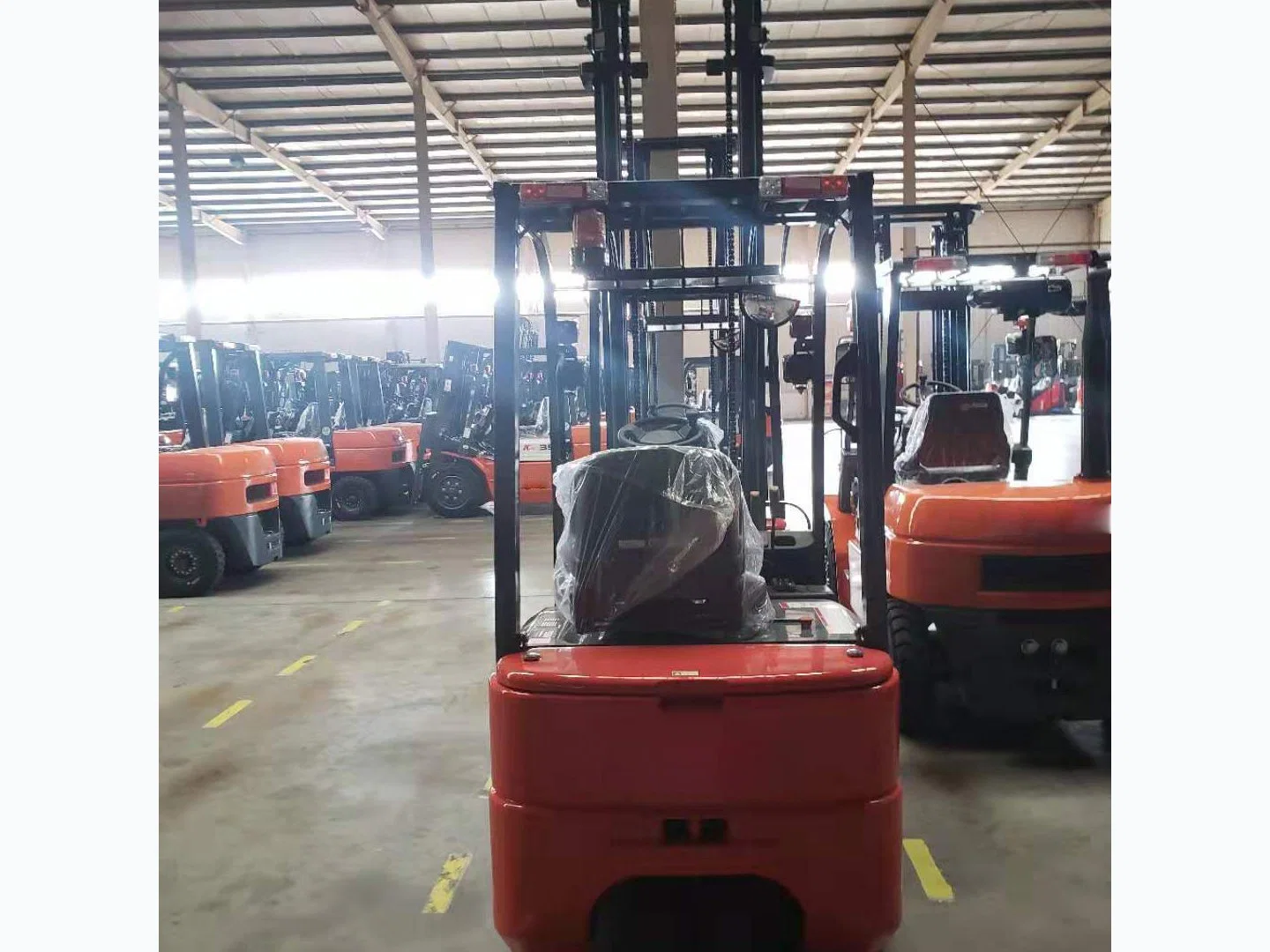 2ton Heli Electric Forklift 1.5ton/1.8ton Three Wheelforklift Truck