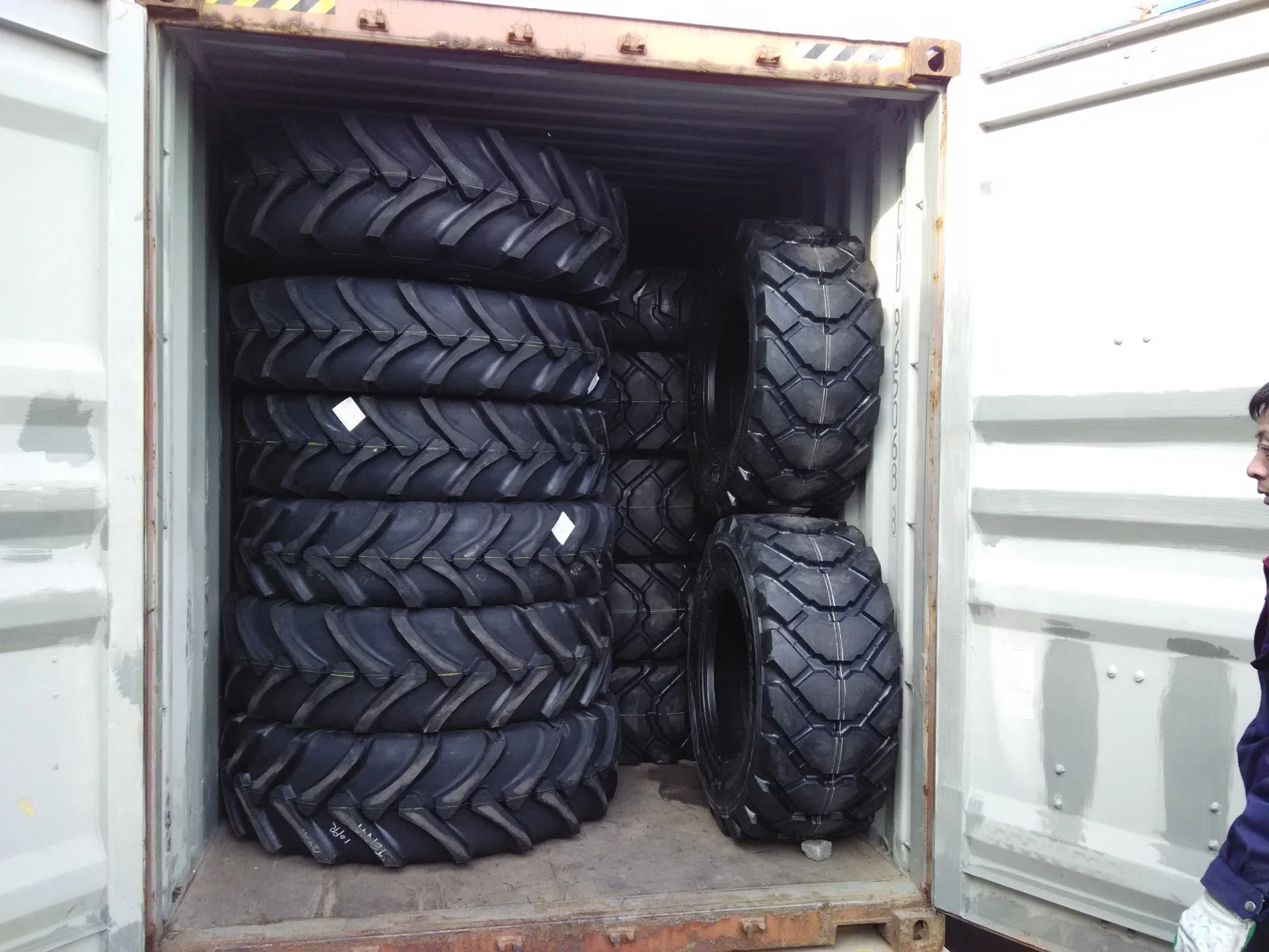 Fabricante do pneu R1 Desvio Padrão de pneus agrícolas o pneu do trator 12.4-24