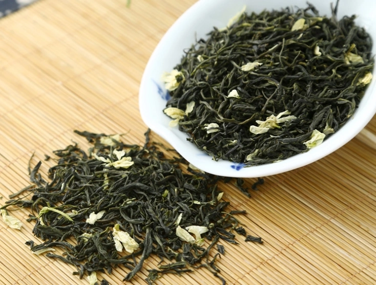 Té de jazmín con fuerte fragancia de té verde jazmín