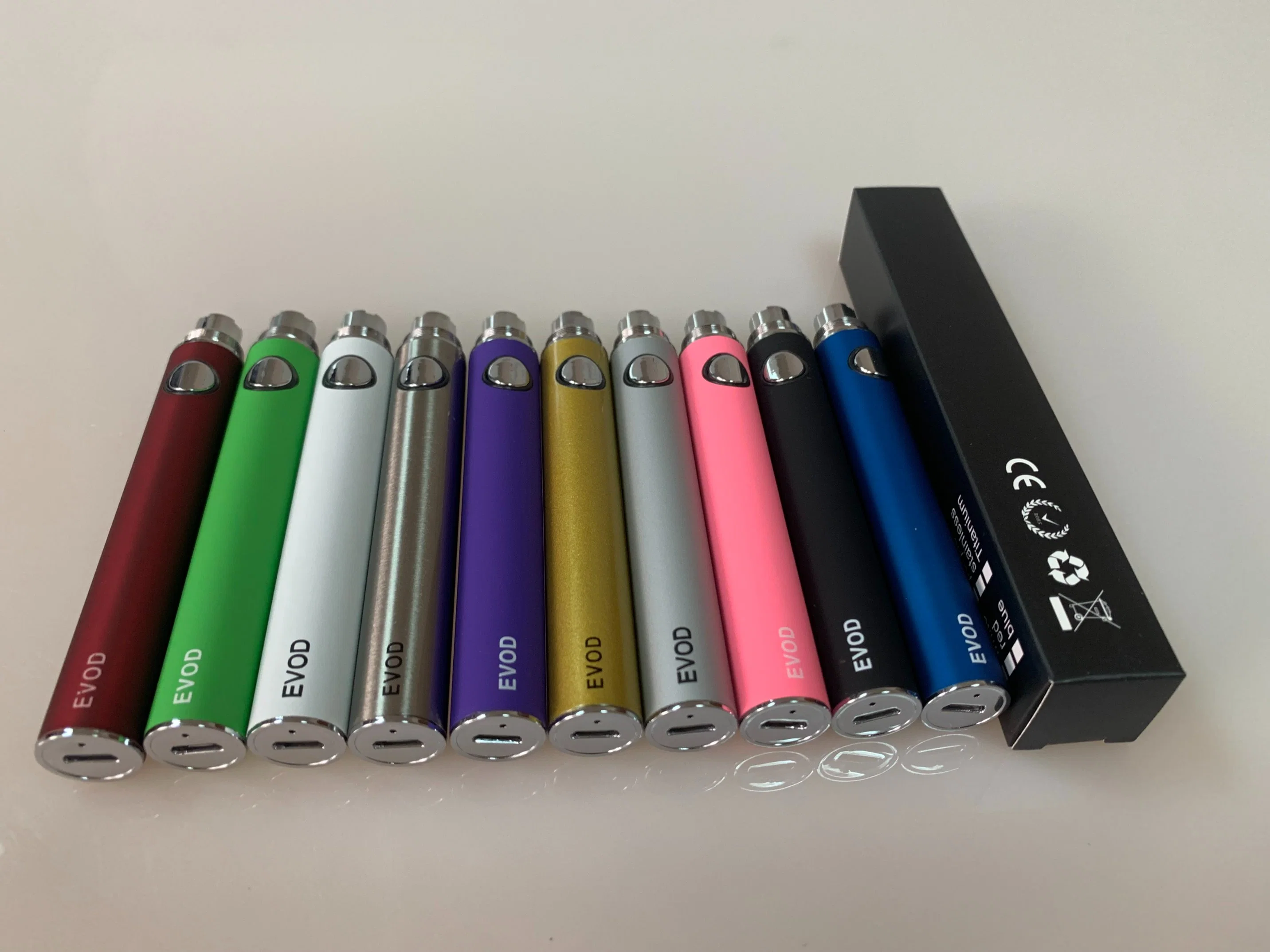 Wholesale/Supplier 3000 Puff Disposable/Chargeable Vape with OEM Brand Evod Battery