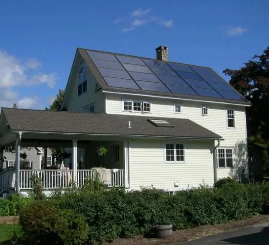 لوحة طاقة شمسية من نوع مونوكريستال بقوة 525 واط، 550 واط، 570 واط لنظام طاقة شمسية منزلي.