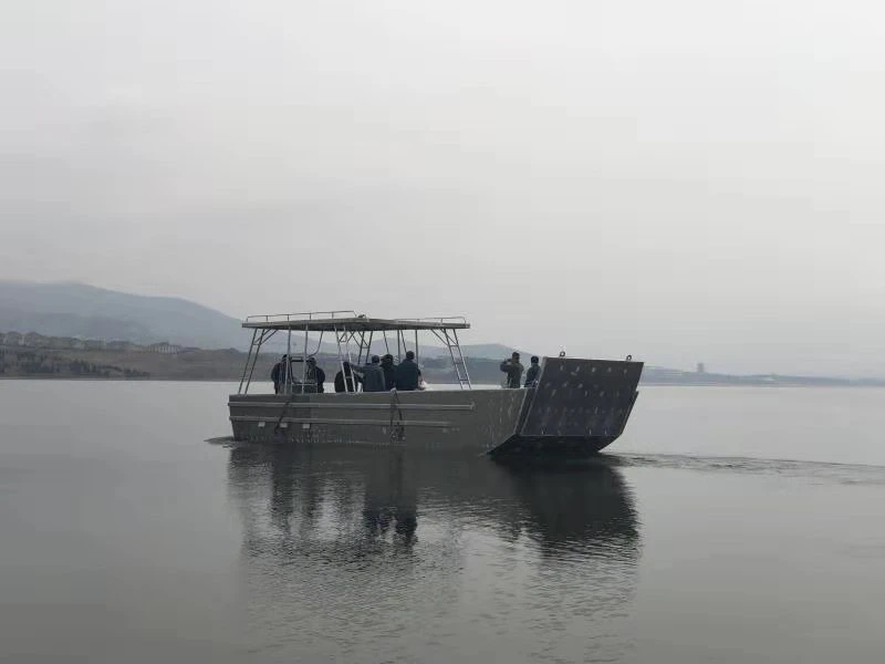 Embarcación de trabajo de fondo plano de aluminio para transporte de vehículos