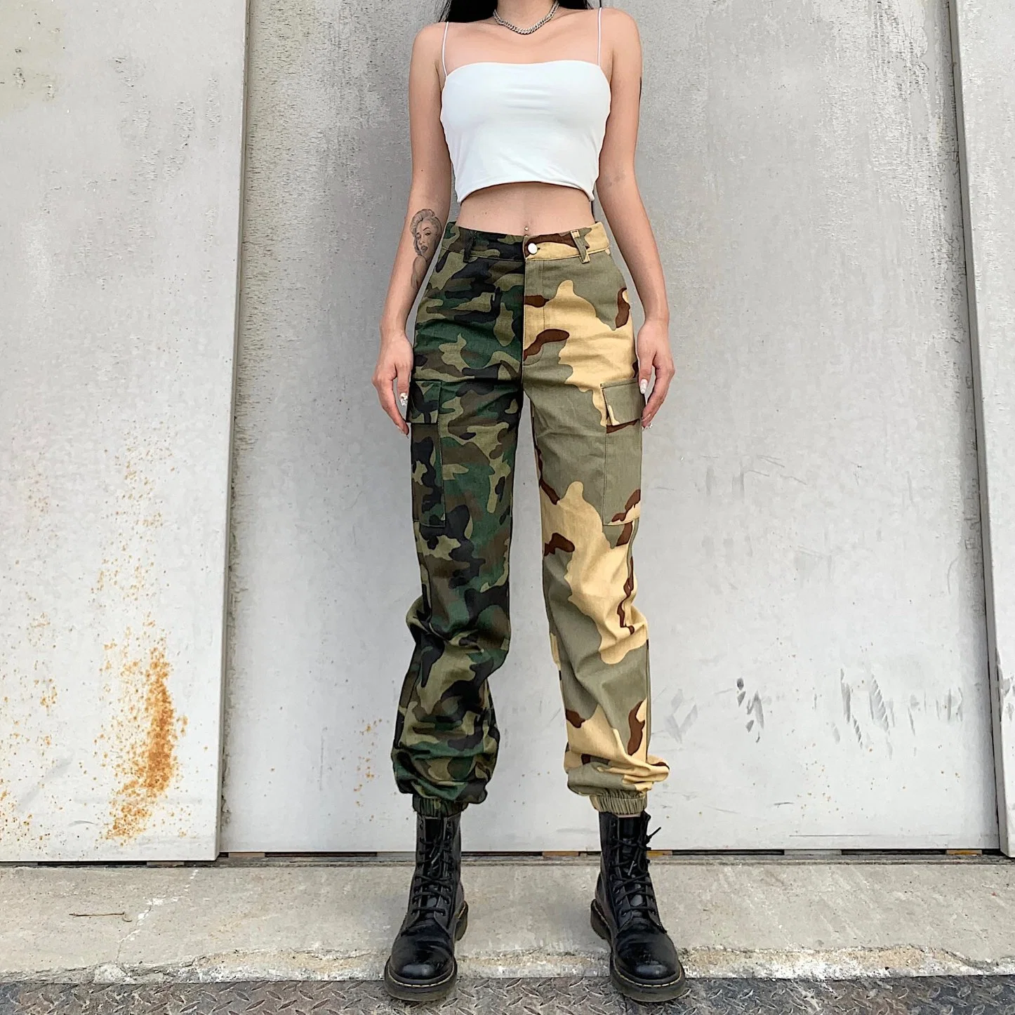 Factory Wholesale/Supplier 2022 Spring Elastic Waist Cargo Casual Woven Stitching Camo Pants for Women