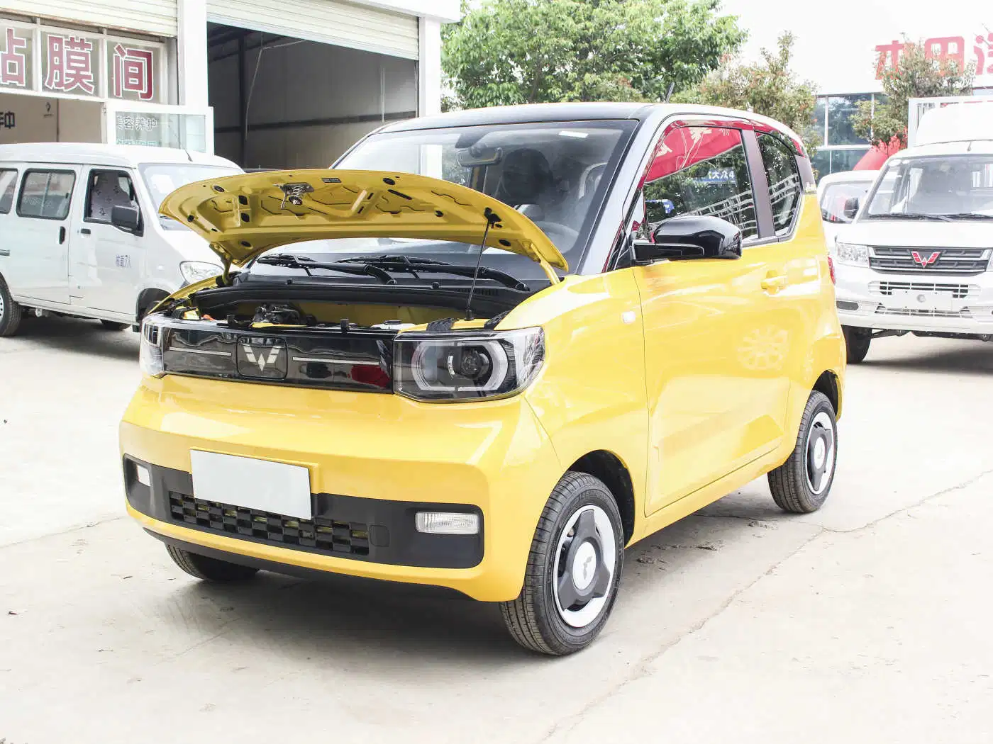 New Wuling Hongguang Mini Four Seat Electric New Energy Vehicle Fashionable Simple High-Quality Vehicle Chinese Electric Car