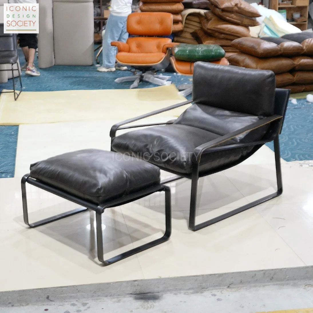 Modern Living Room Furniture Hotel Metal Base Villa Black Leather Lounge Chair with Ottoman