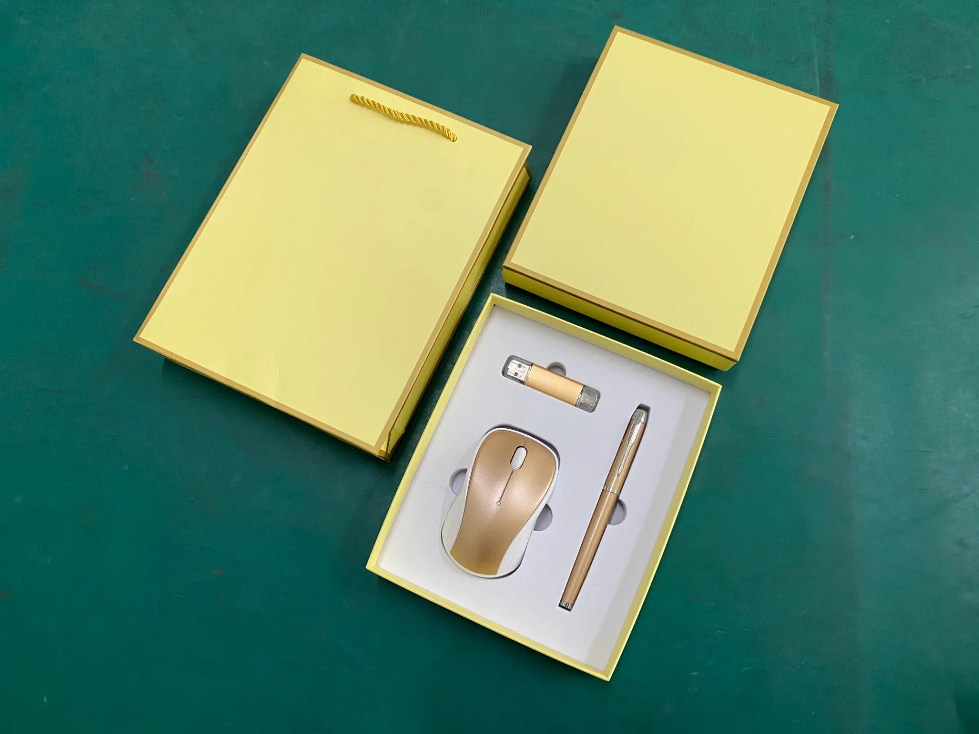 Coffret cadeau d'affaires simple avec stylo à disque en U souris doré Pour la société