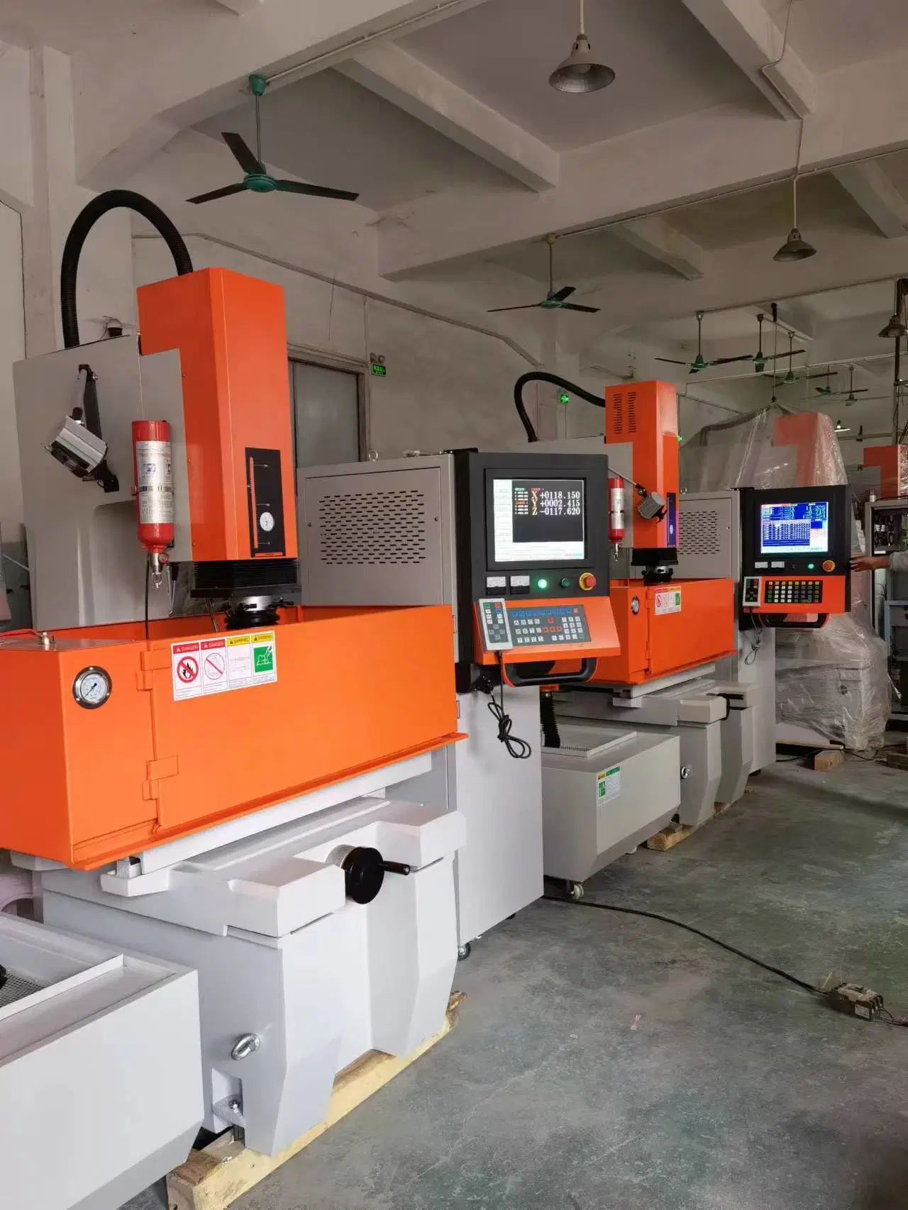 EDM Machine Tool with Taiwan Delta AC Servo System