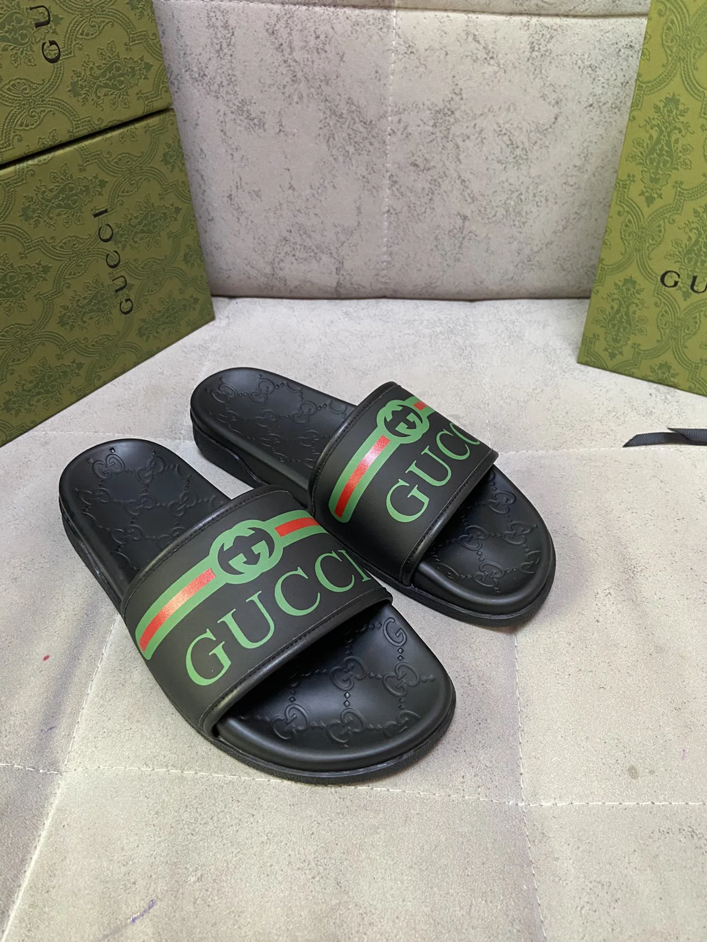 Großhandel Super Soft PU-Slides Sandalen Schuhe Sommer Design GG Cooler Slipper