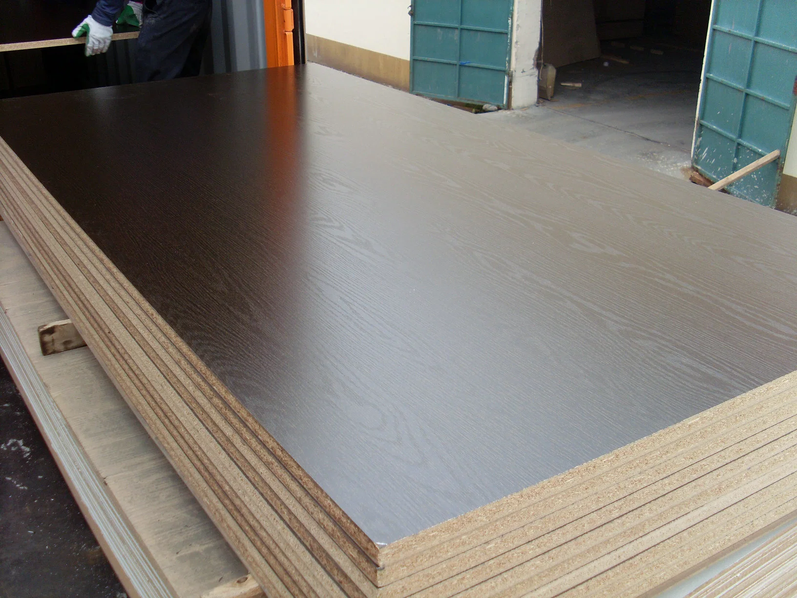 China MFC Grey16mm Laminated Particle Boards Furniture Wood Color