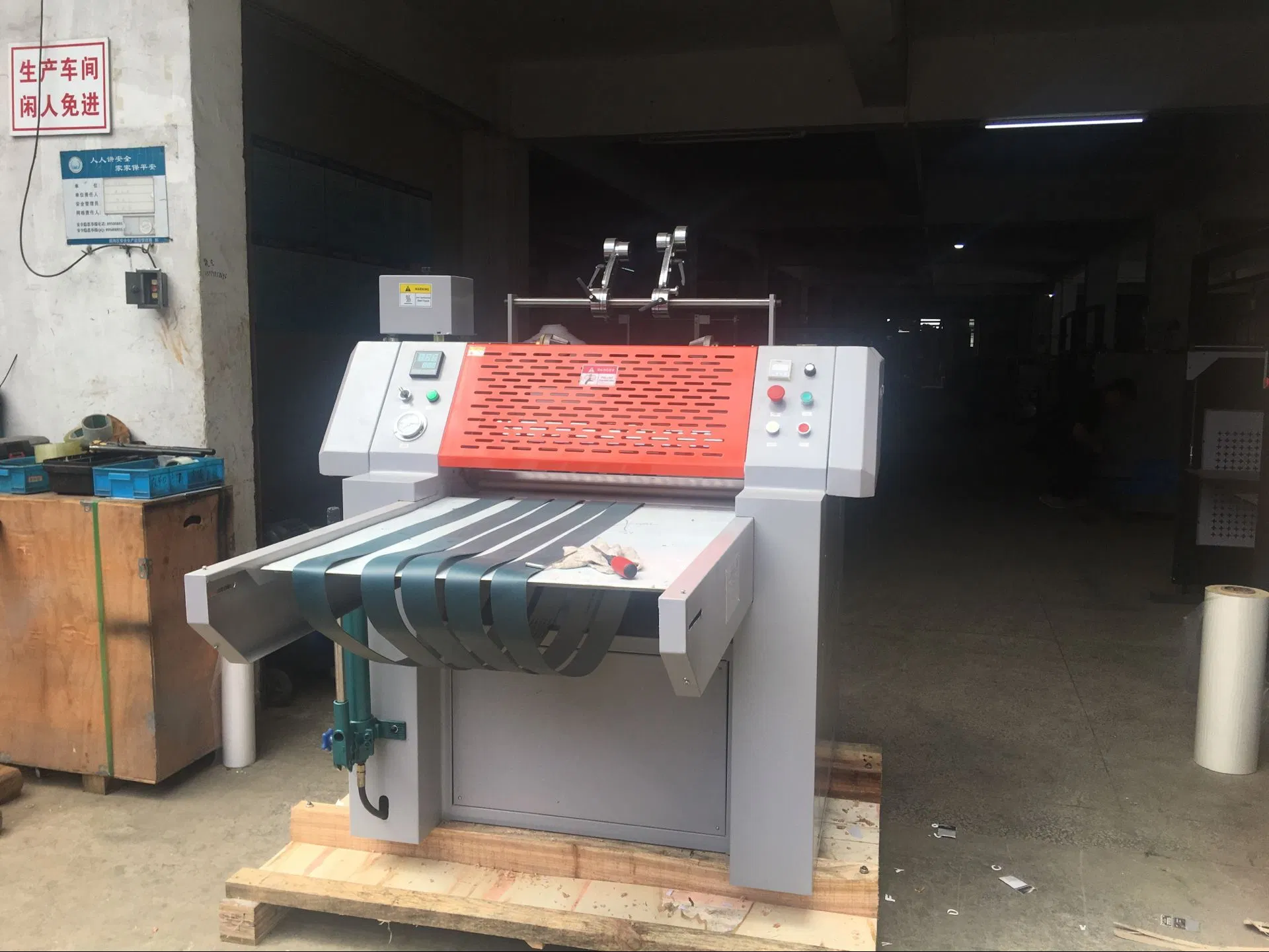 YDFM-720 Manual Laminator for Cardboard Gluing Embossing Thermal Film Paper Bag Laminating Machine