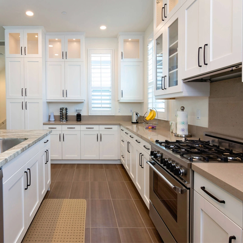 Modern White Shaker Door Style Kitchen Cabinets with Island