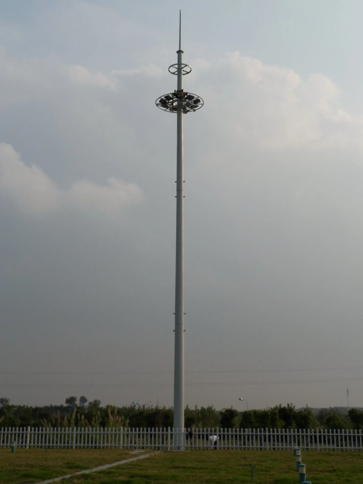 Monopole torre de acero tubular antena GSM de Telecomunicaciones de la torre móvil polo