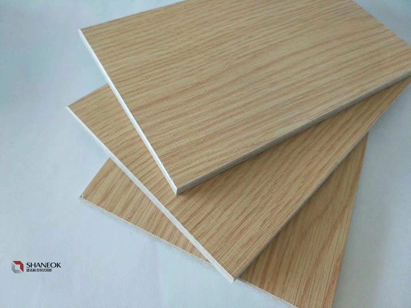 Couleurs bossage MDF 16mm 18mm pour la décoration de contreplaqué de mélamine