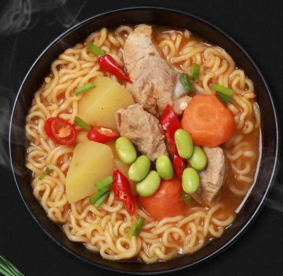 La comida rápida fideos instantáneos de sopa instantánea de sabor picante con fideos marca OEM