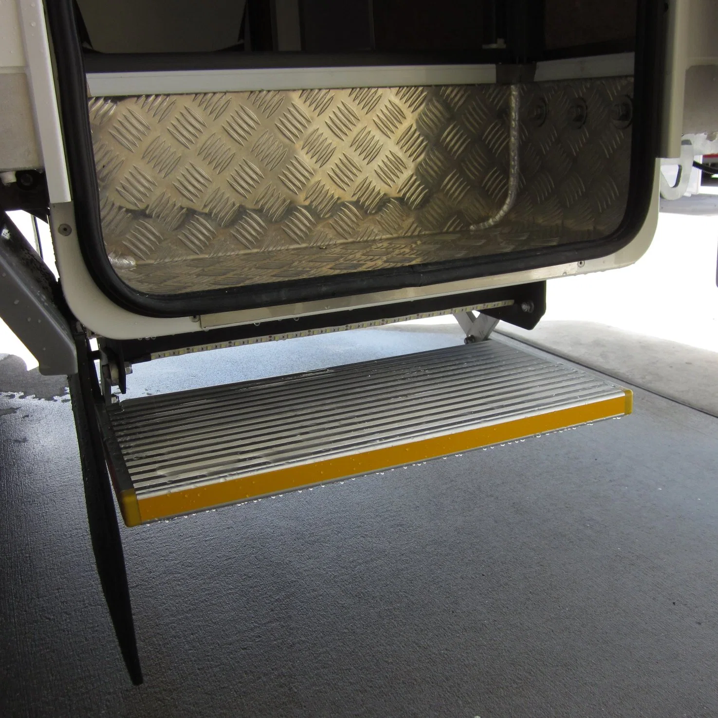 Ce Certified Electric Folding Stairs for Car and Caravan Ce Certificate