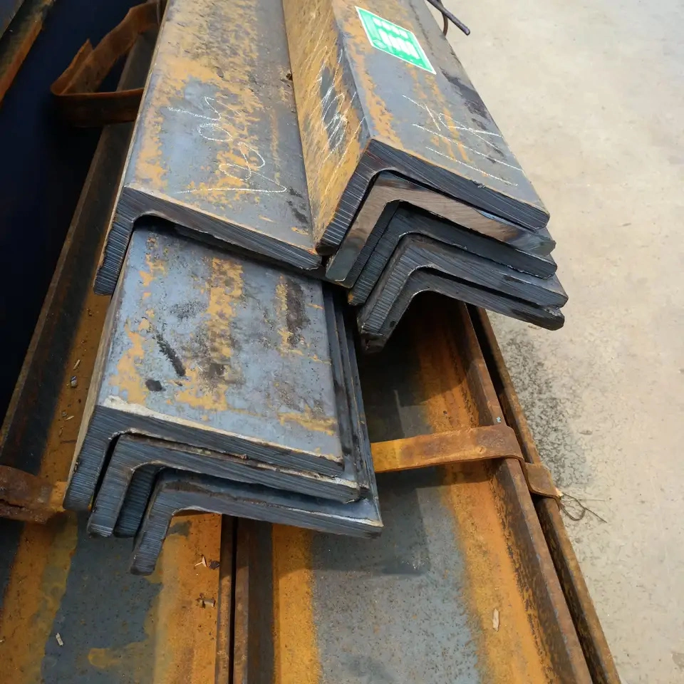 Hot Sale Ss400-Ss540 Series Black Equal Angle Steel for Construction