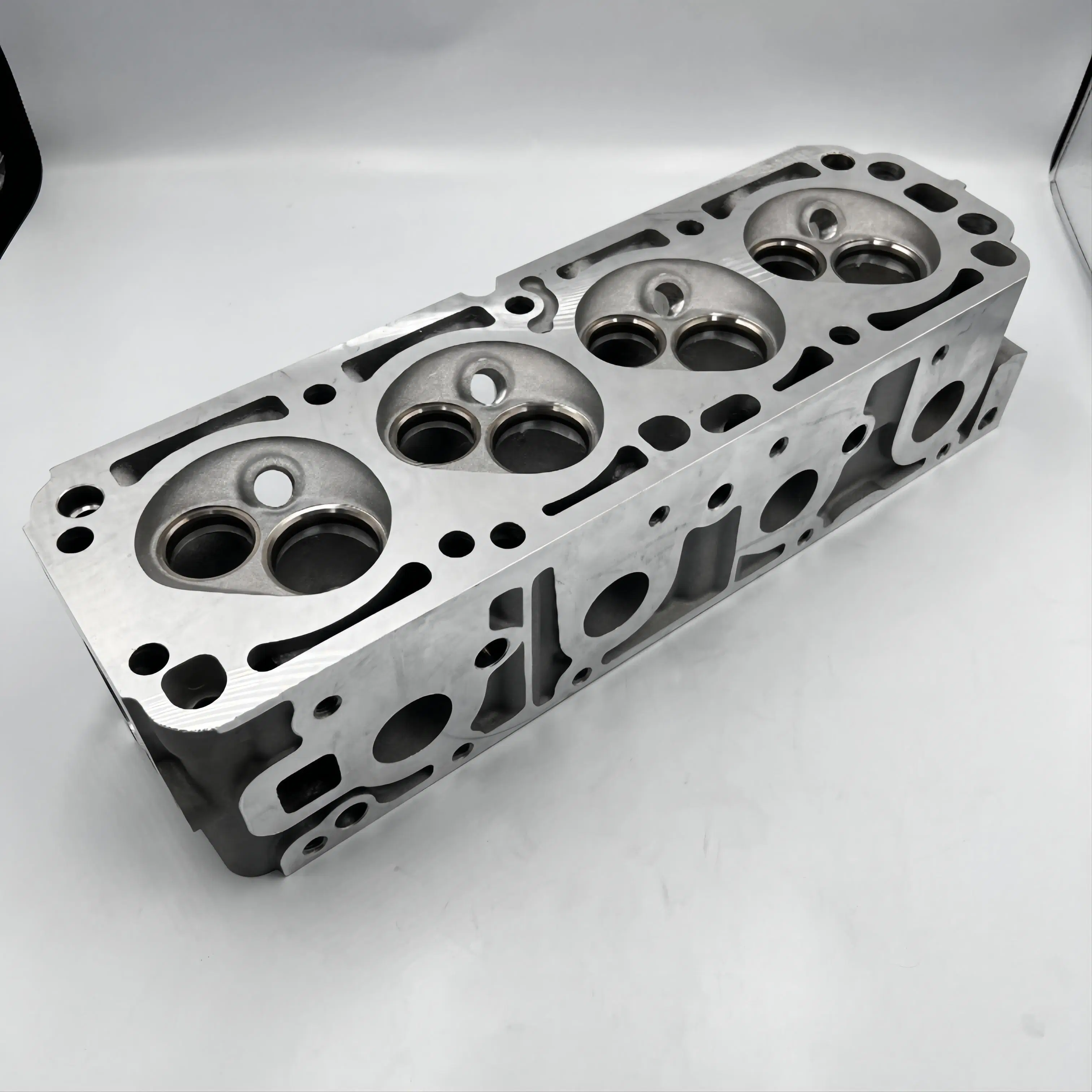 Aluminum Alloy Engine System Cylinder Head 96351976 94580900 for Daewoo/Chevrolet Cielo/Lanos 1.5