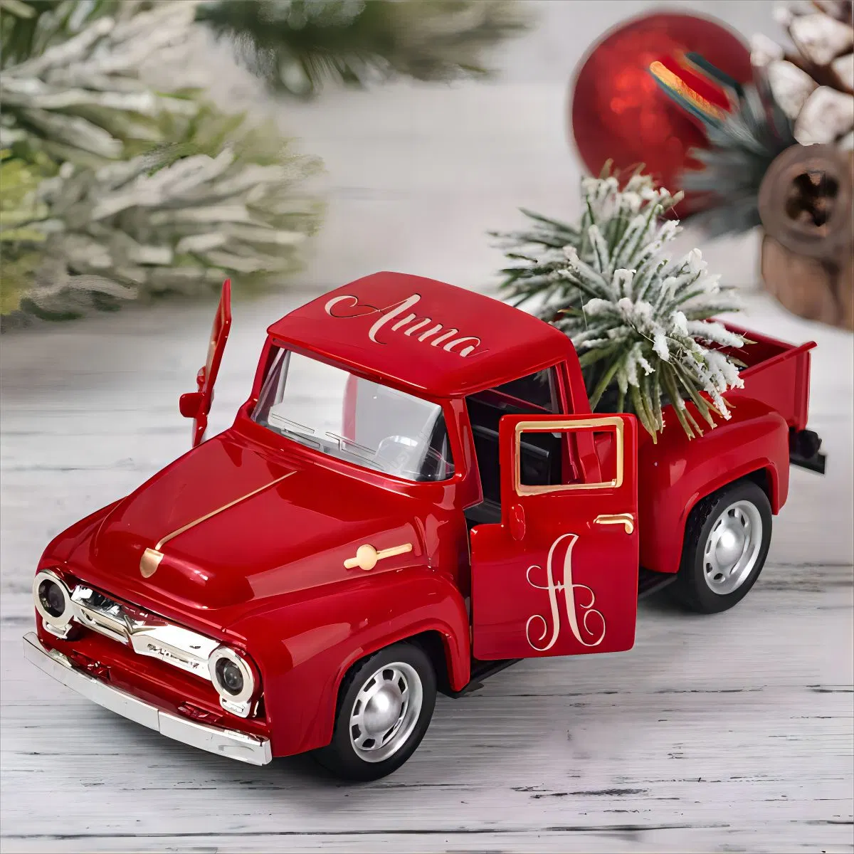 Natal personalizada de fábrica OEM Caminhão Vermelho Decoração de Natal mini-férias árvore caminhão com decoração artesanal de metal decorativa fabricante na China