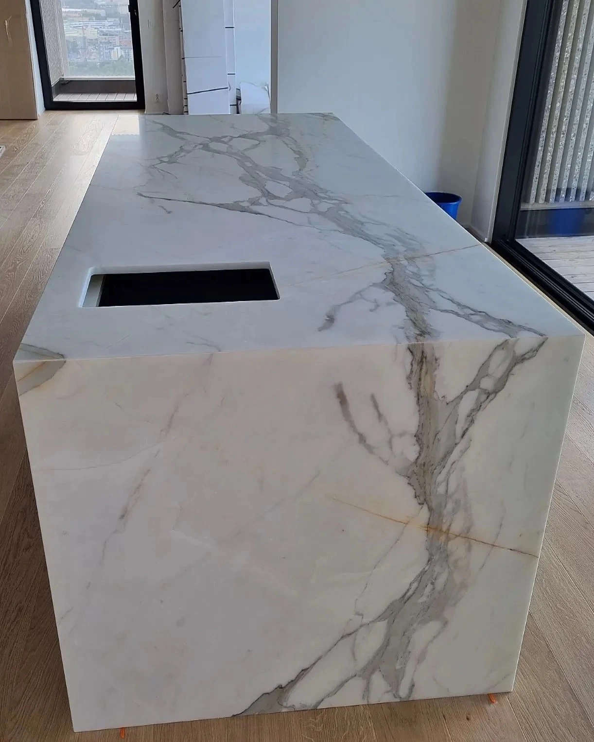 Luxury Real Italy Calacatta White Marble Waterfall Kitchen Island Countertop