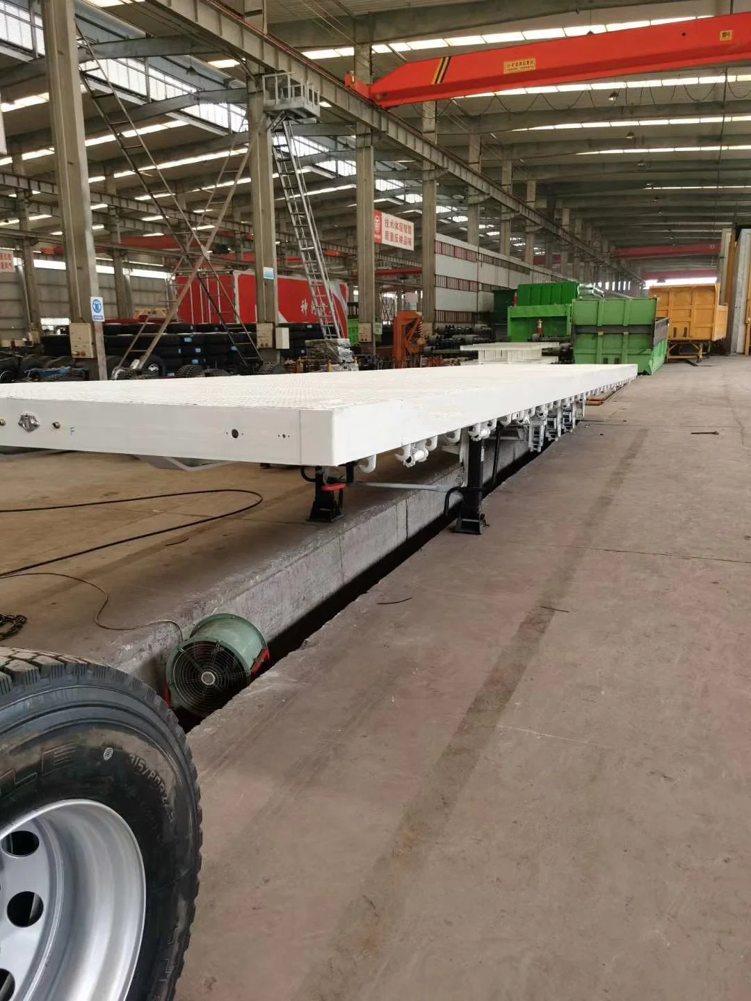 The Best-Selling and Practical Flatbed Trailer with Turn Lock Can Transport Bulk Cargo