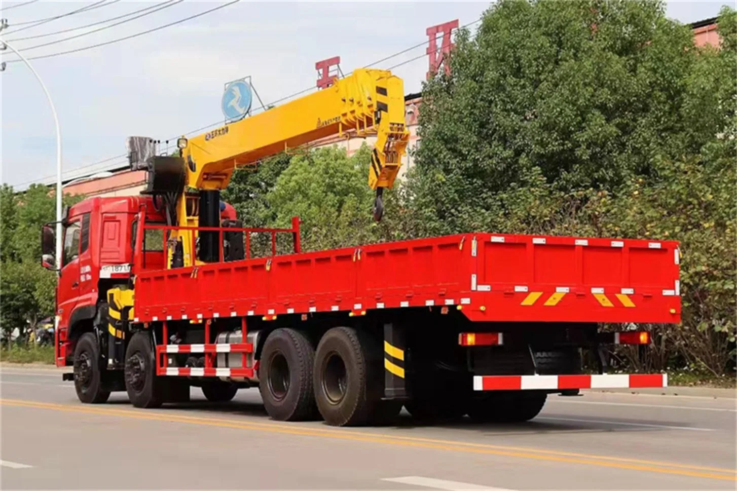 Dongfeng Tianlong 8X4 16t LKW montierter Kran