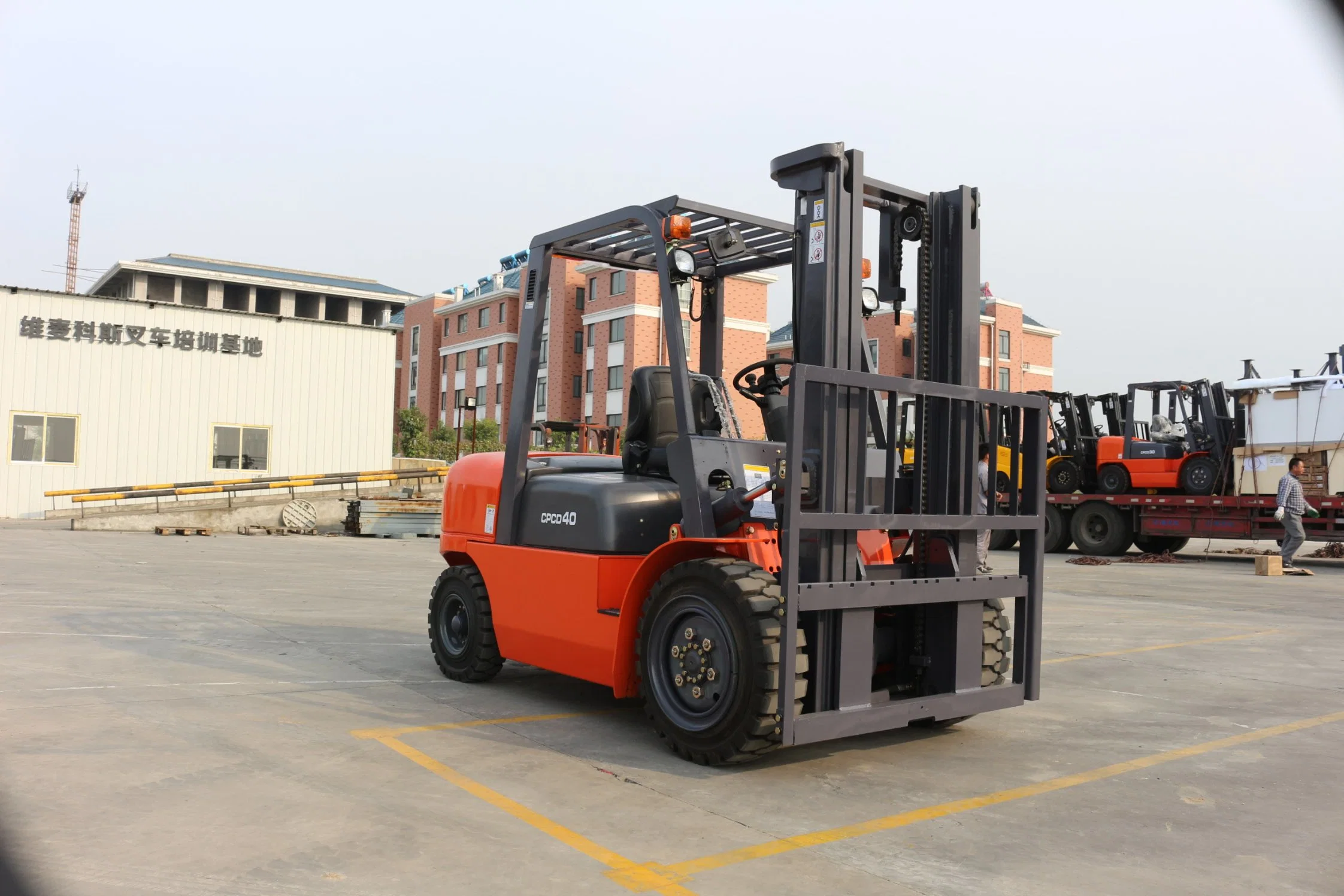 Marca 4 toneladas 4000 Kg Equipo de elevación tractor de elevación Diesel Carretilla elevadora de contenedores con CE