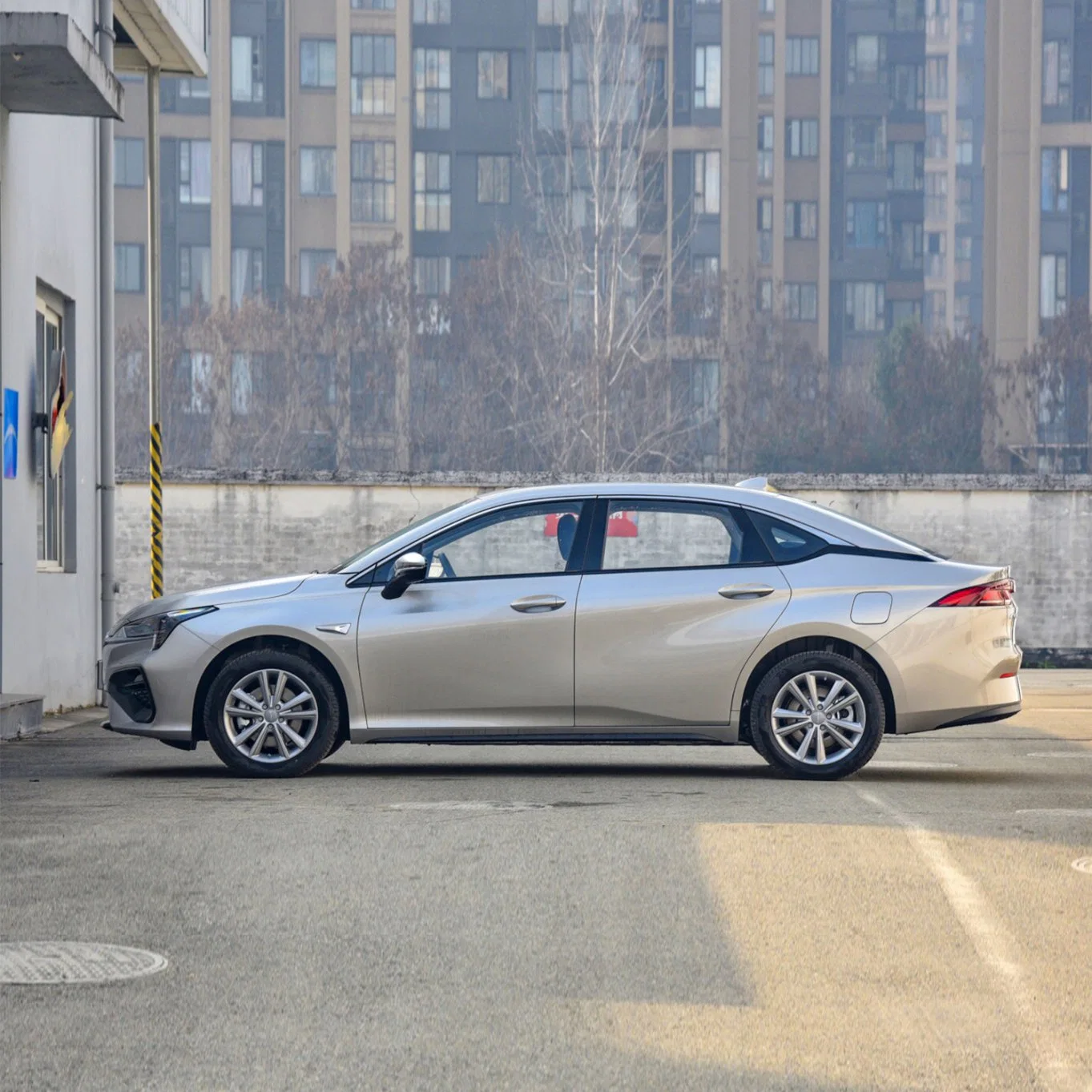 Vente à chaud fermé véhicule électrique de Chine à grande vitesse Aion S. Voiture d'occasion MEI