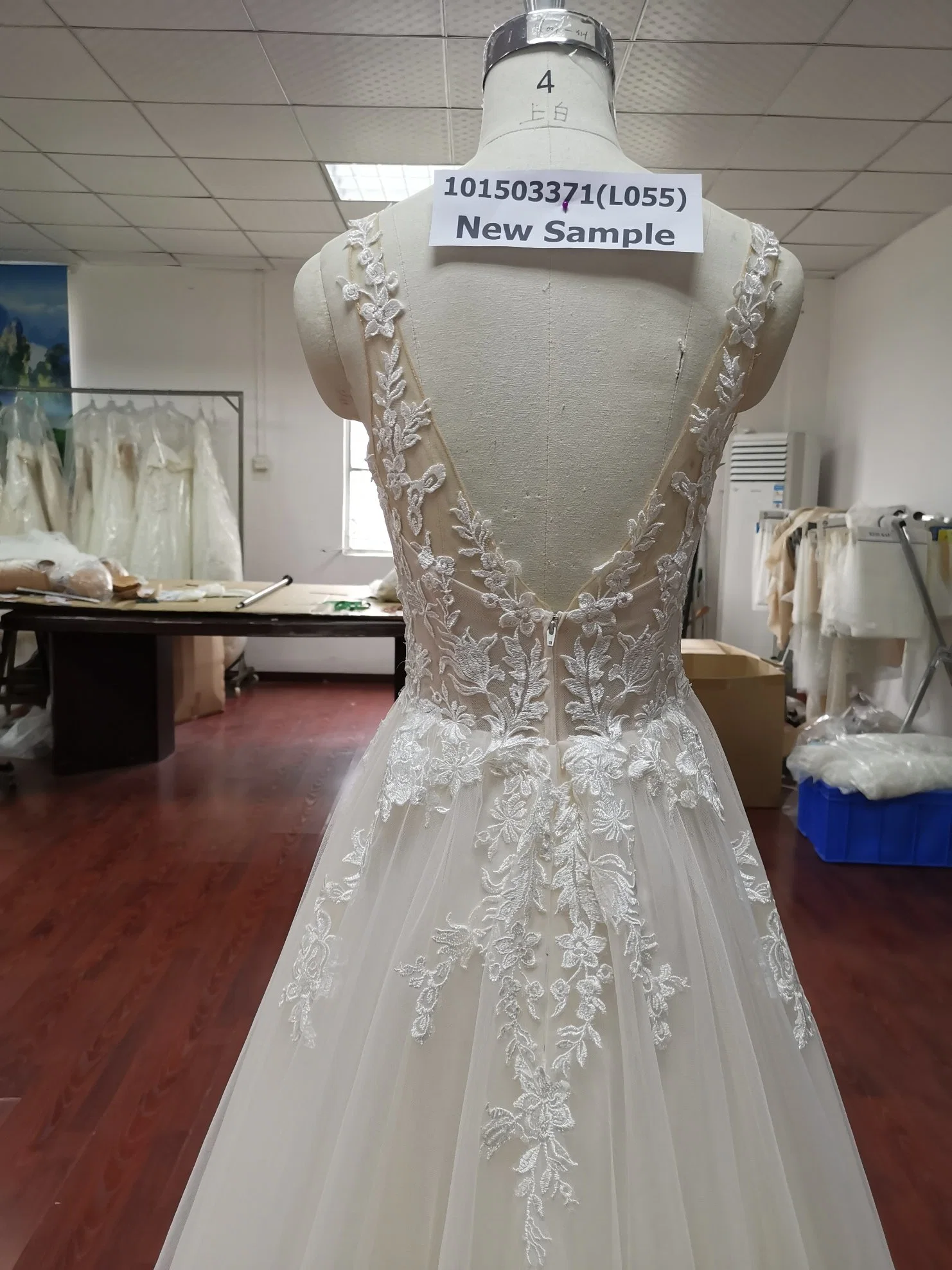 101503371 Nuevos vestidos de novia con una línea con la pletina