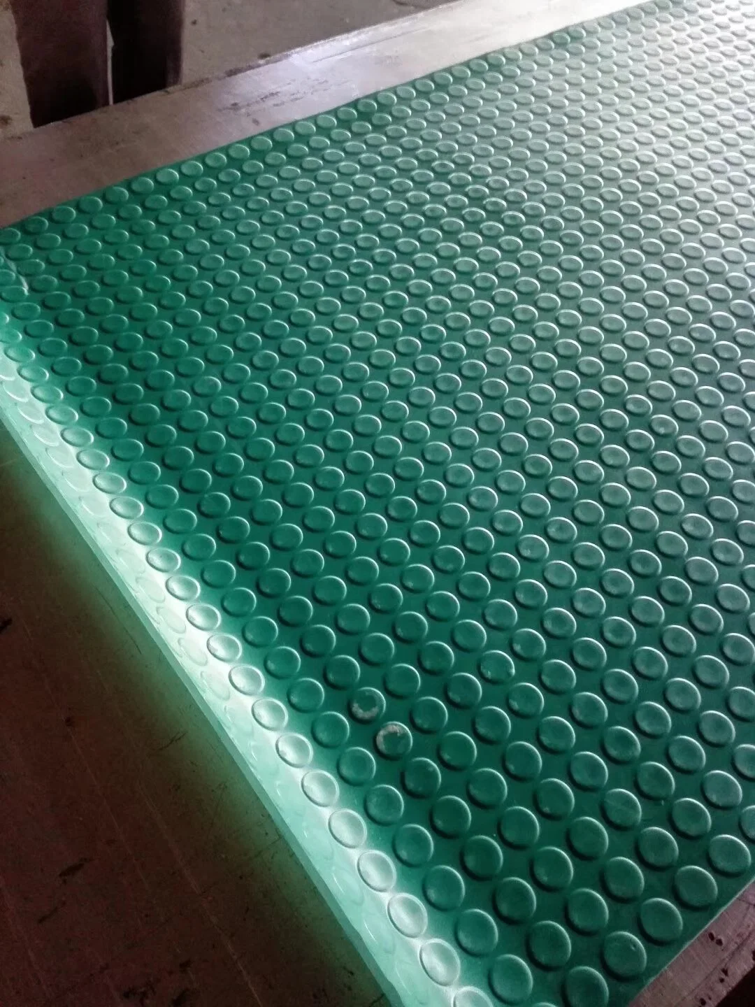 Anti-Slip Outdoor Safety Diamond Top Rubber Flooring Mat China Wholesale/Supplier