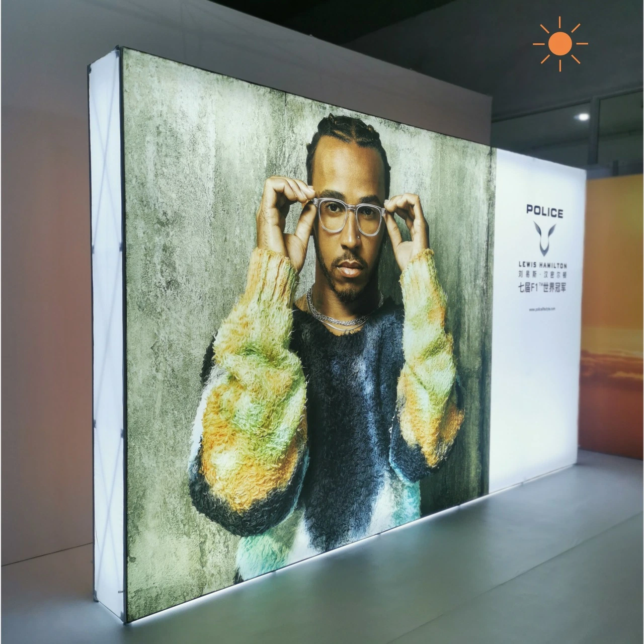 Einfache Zeichen Werbung Messe Benutzerdefiniertes Logo Tenson Stoff Seg Pop Backdrop LED Hintergrundbeleuchtung Leuchtkasten Display-Ständer