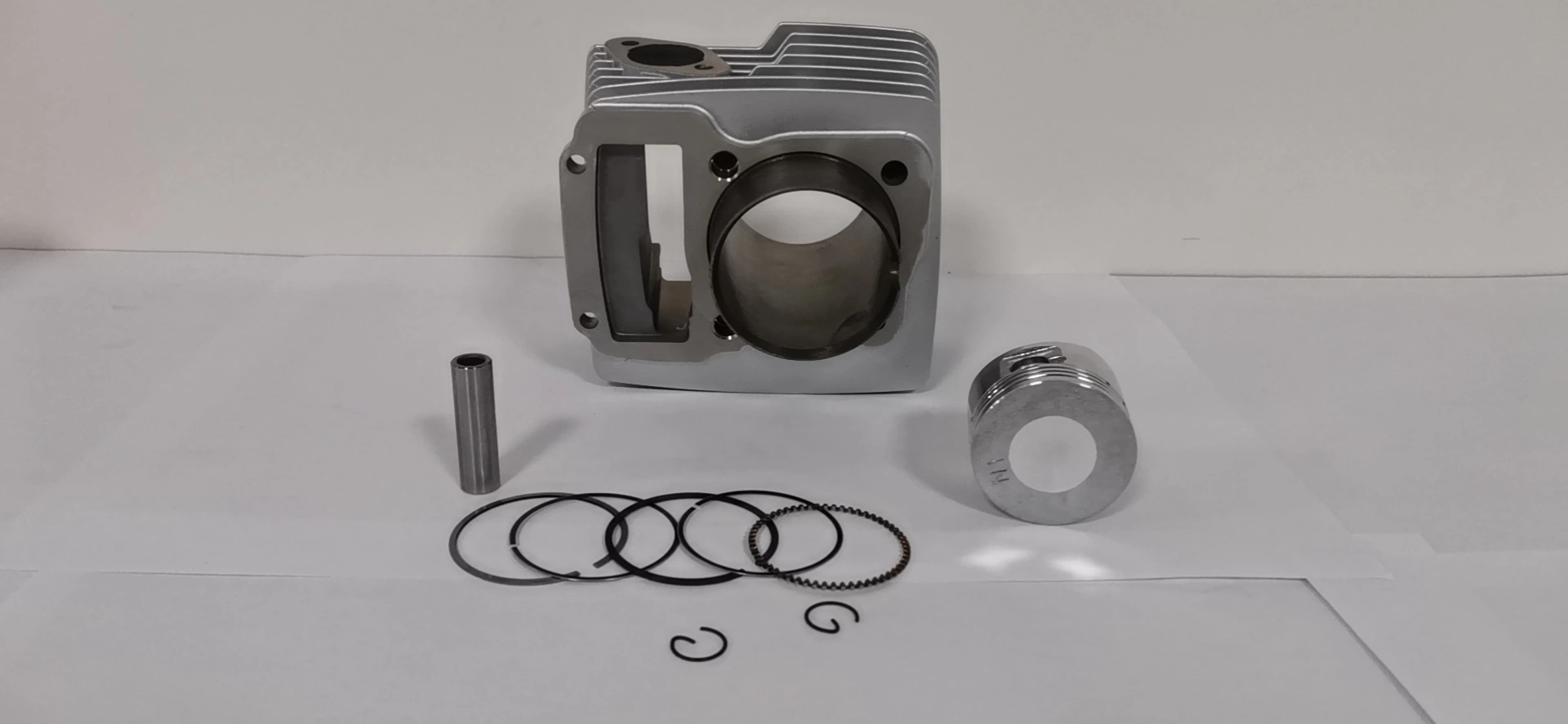 Motorcycle Engine Parts Cylinder Block Complete with Piston Kit