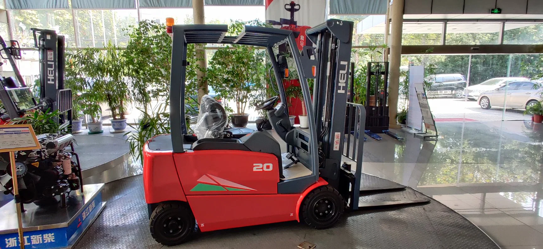 Heli 3.5 Ton Electric Lead-Acid Battery Forklift Trucks Cpd35 Sale in Kenya with Side Shift and Triple Mast