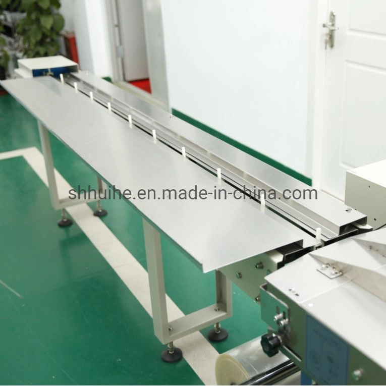 Horizontal Wet Tissue Paper Sanitary Napkin Pad Automatic Horizontal Pillow Packing Machine