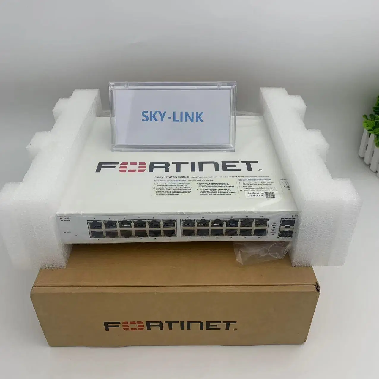 محول Fortinet الأصلي من المستوى 2/3 Fortigate Switch Controller متوافق مع PoE+ FS-248e-PoE