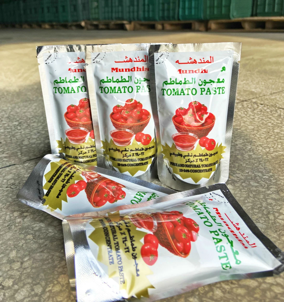 prix d'usine fraîches de qualité supérieure la pâte de tomate en conserve
