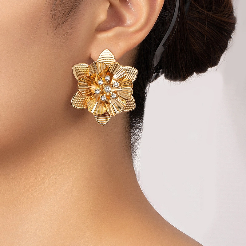 Factory Outlet Sweet New European and American Flower-Shaped Earrings